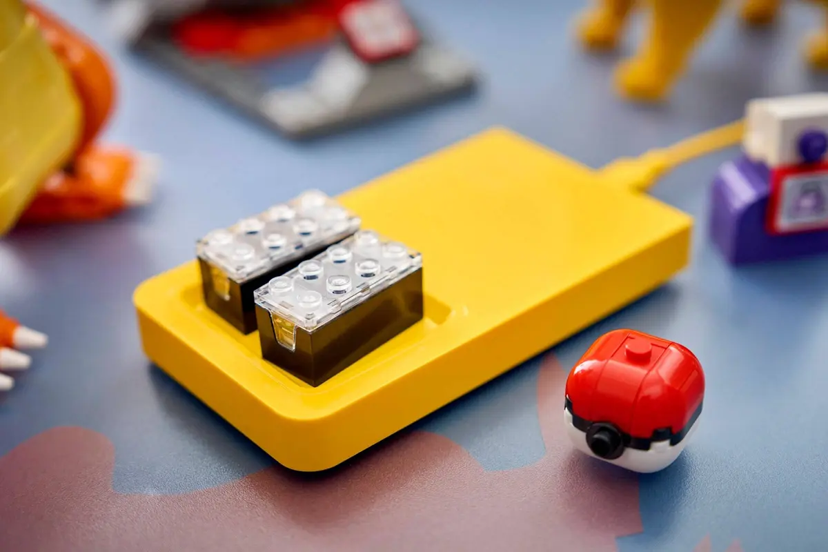 LEGO Pokémon 72167 Charizard vs. Jolteon Ultimate Battle set, image 15