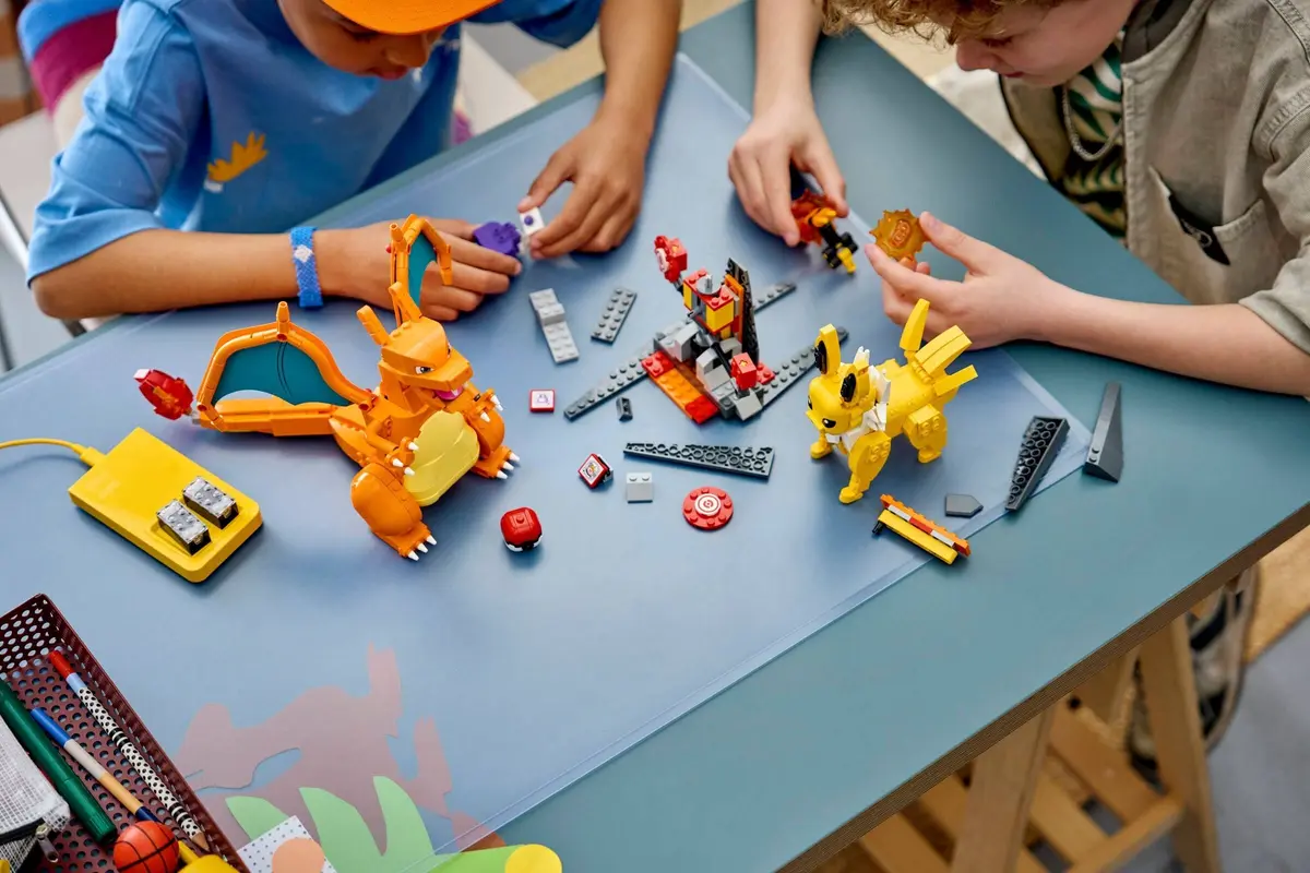 LEGO Pokémon 72167 Charizard vs. Jolteon Ultimate Battle set, image 4