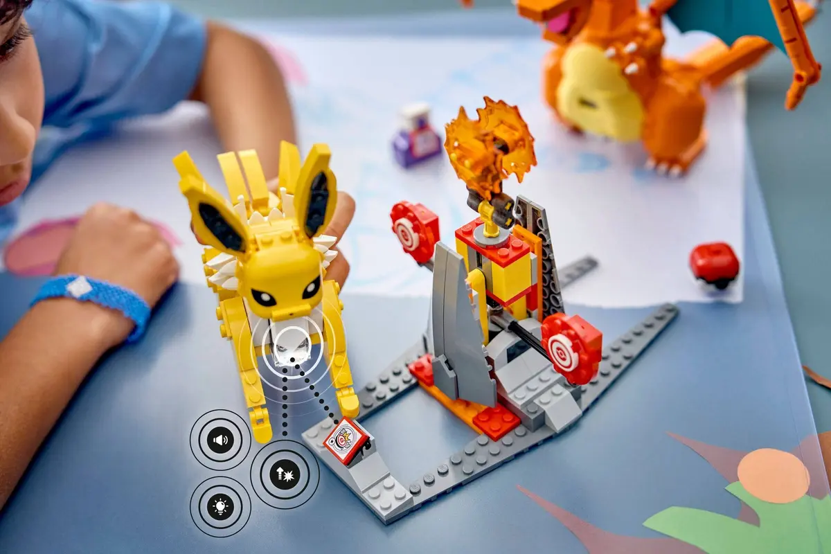 LEGO Pokémon 72167 Charizard vs. Jolteon Ultimate Battle set, image 7