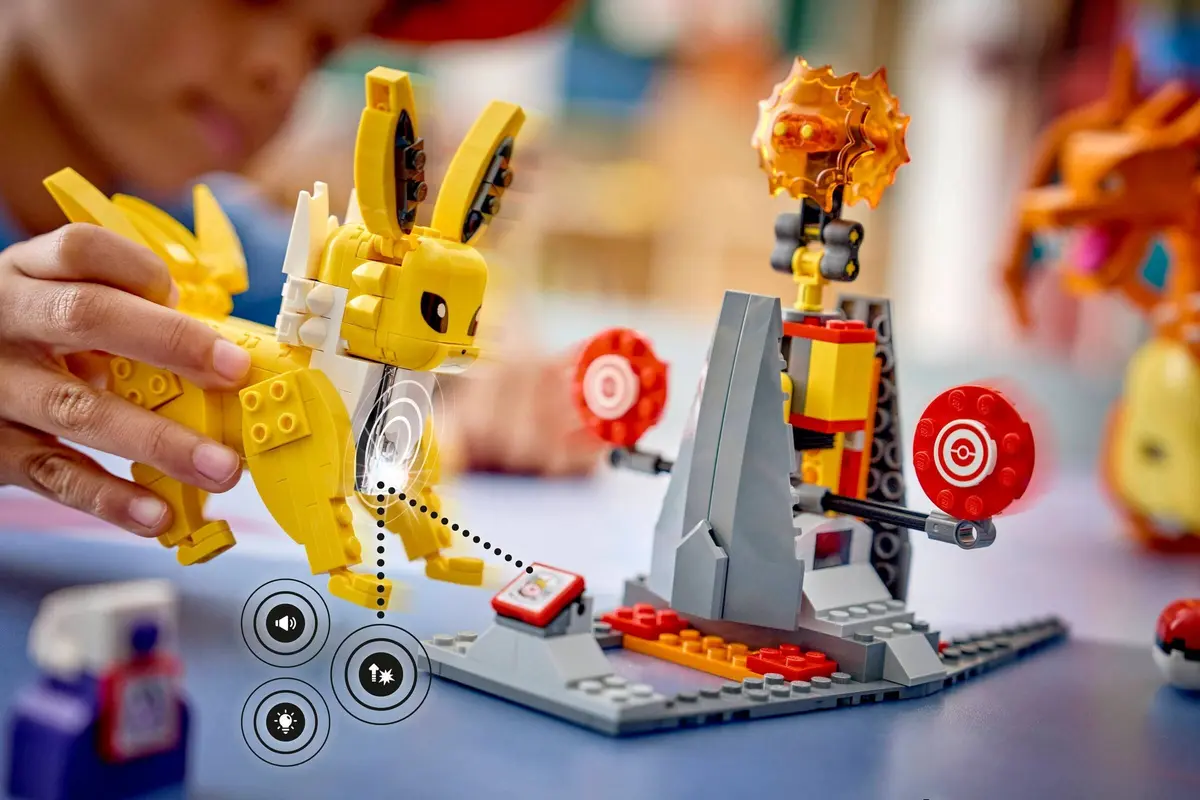 LEGO Pokémon 72167 Charizard vs. Jolteon Ultimate Battle set, image 8