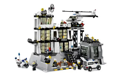 LEGO City 7237 Police Station set, image 2