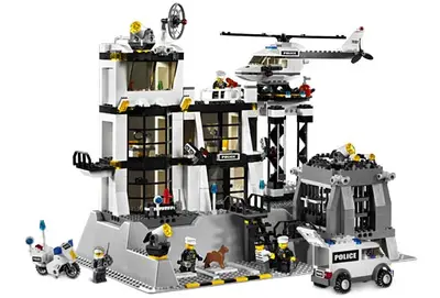 LEGO City 7237 Police Station set
