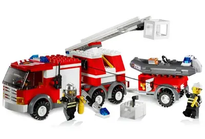 LEGO City 7239 Fire Truck set, image 2