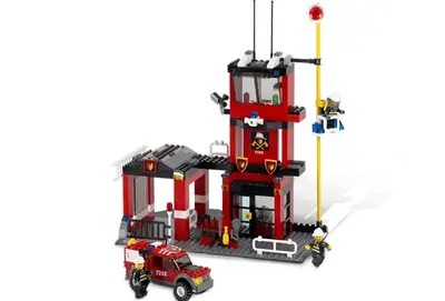 LEGO City 7240 Fire Station set, image 2