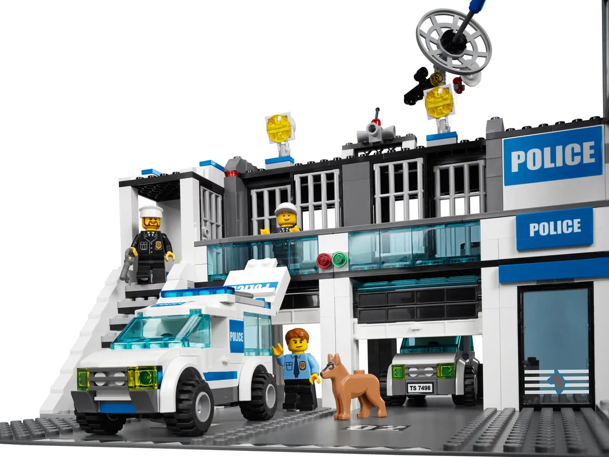 LEGO City 7498 Police Station set, image 11