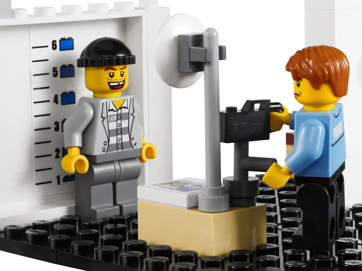 LEGO City 7498 Police Station set, image 15