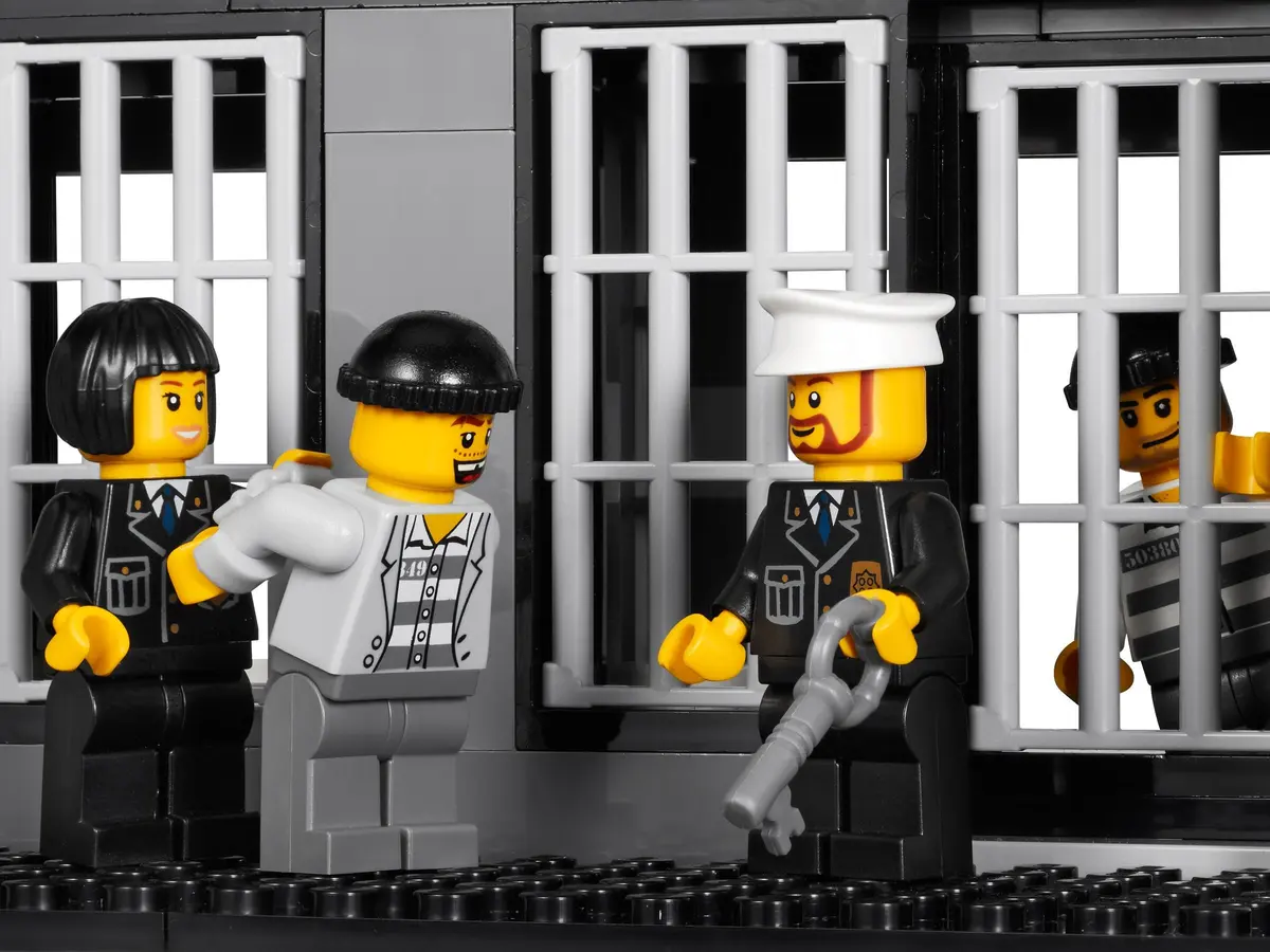 LEGO City 7498 Police Station set, image 14