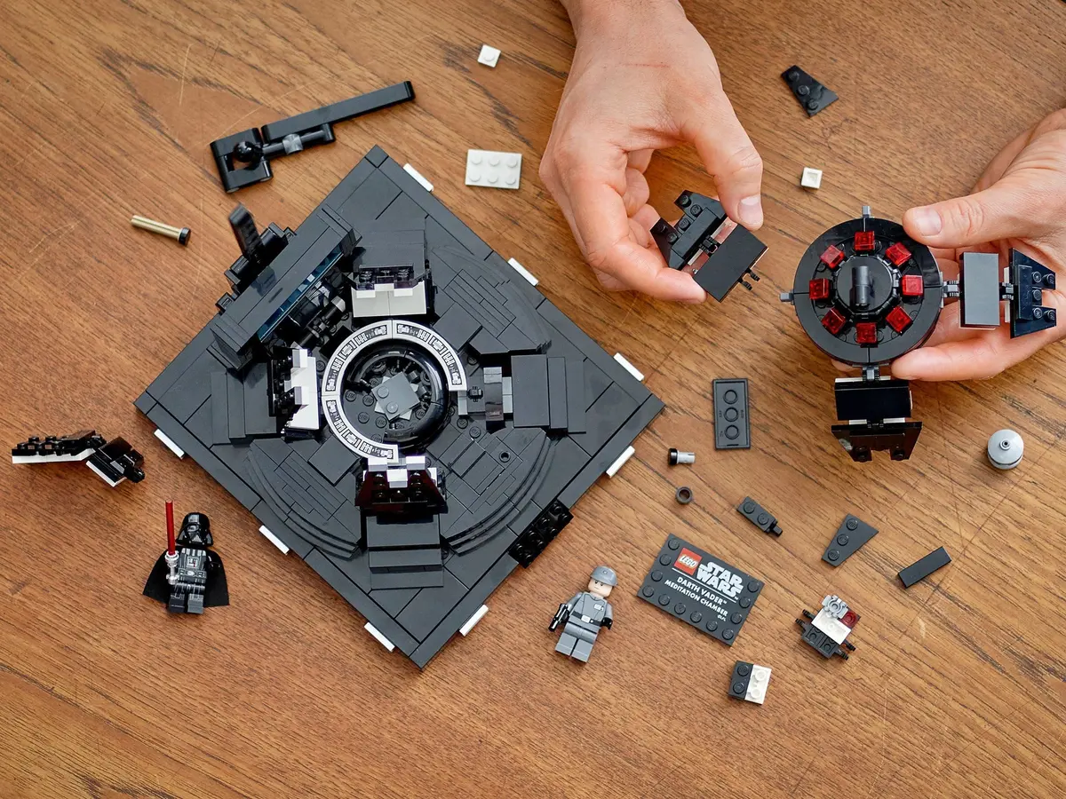 LEGO Star Wars 75296 Darth Vader Meditation Chamber set, image 8