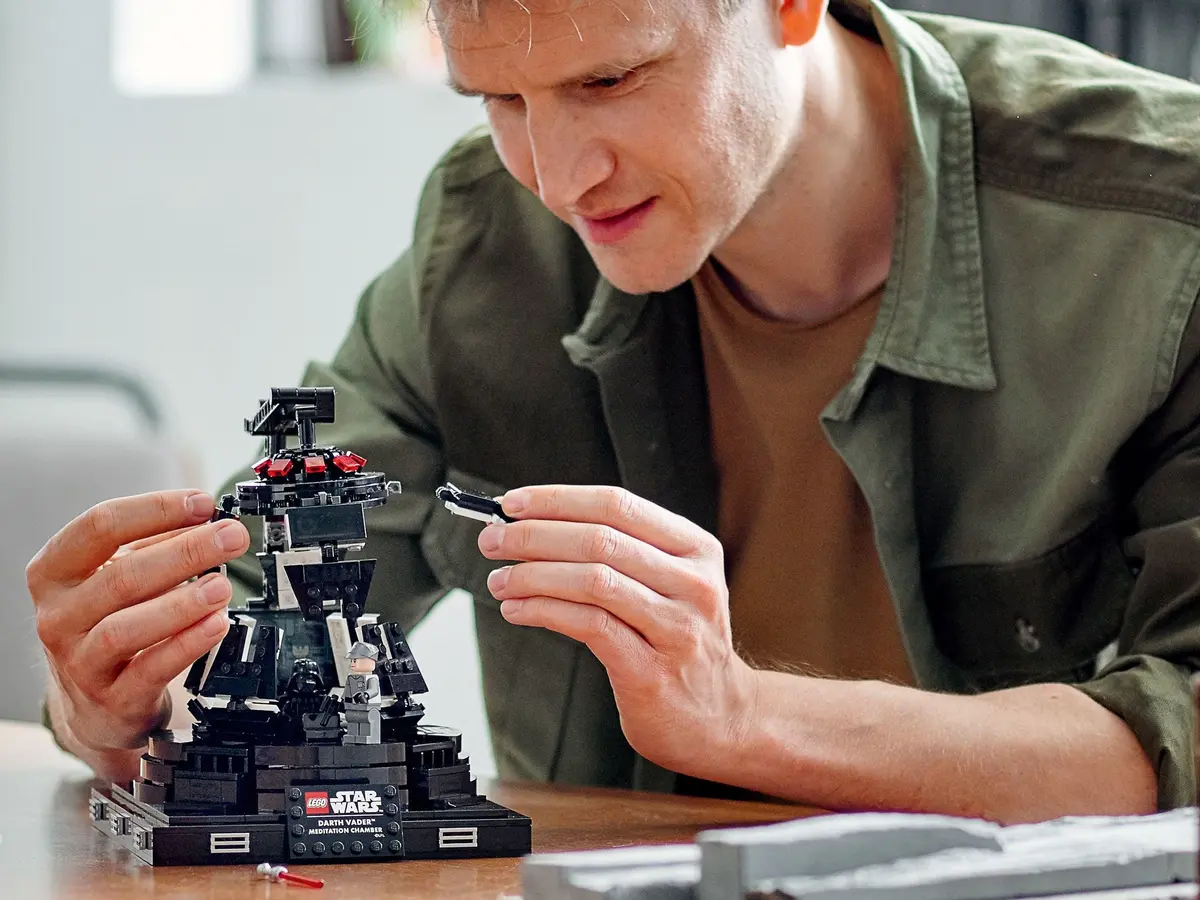 LEGO Star Wars 75296 Darth Vader Meditation Chamber set, image 9