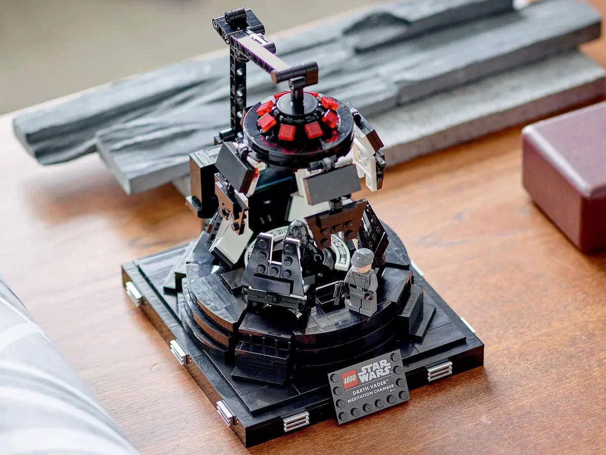 LEGO Star Wars 75296 Darth Vader Meditation Chamber set, image 10