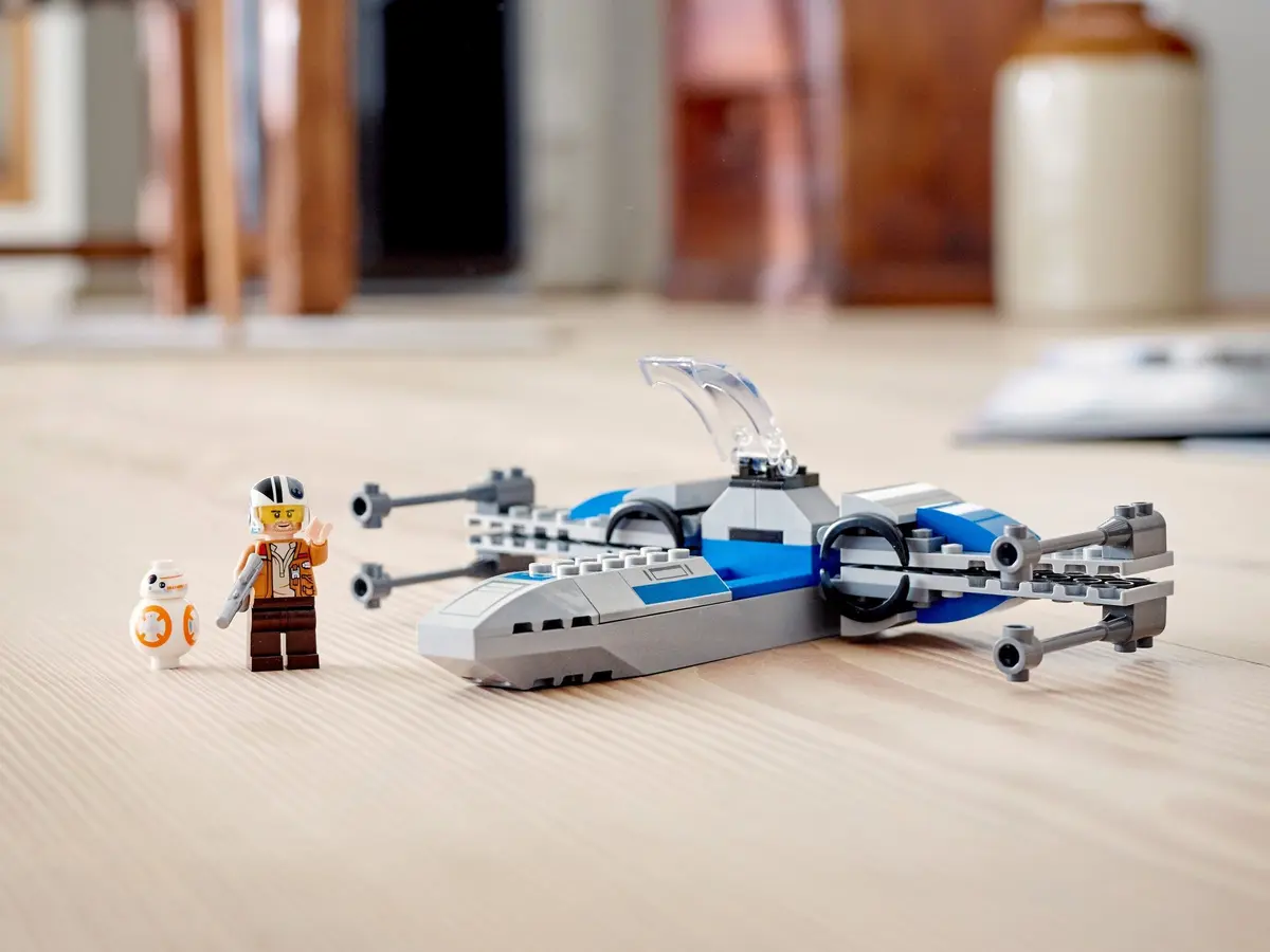 LEGO Star Wars 75297 Resistance X-wing Starfighter set, image 3