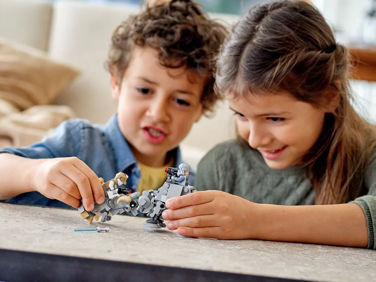 LEGO Star Wars 75298 AT-AT vs. Tauntaun Microfighters set, image 9