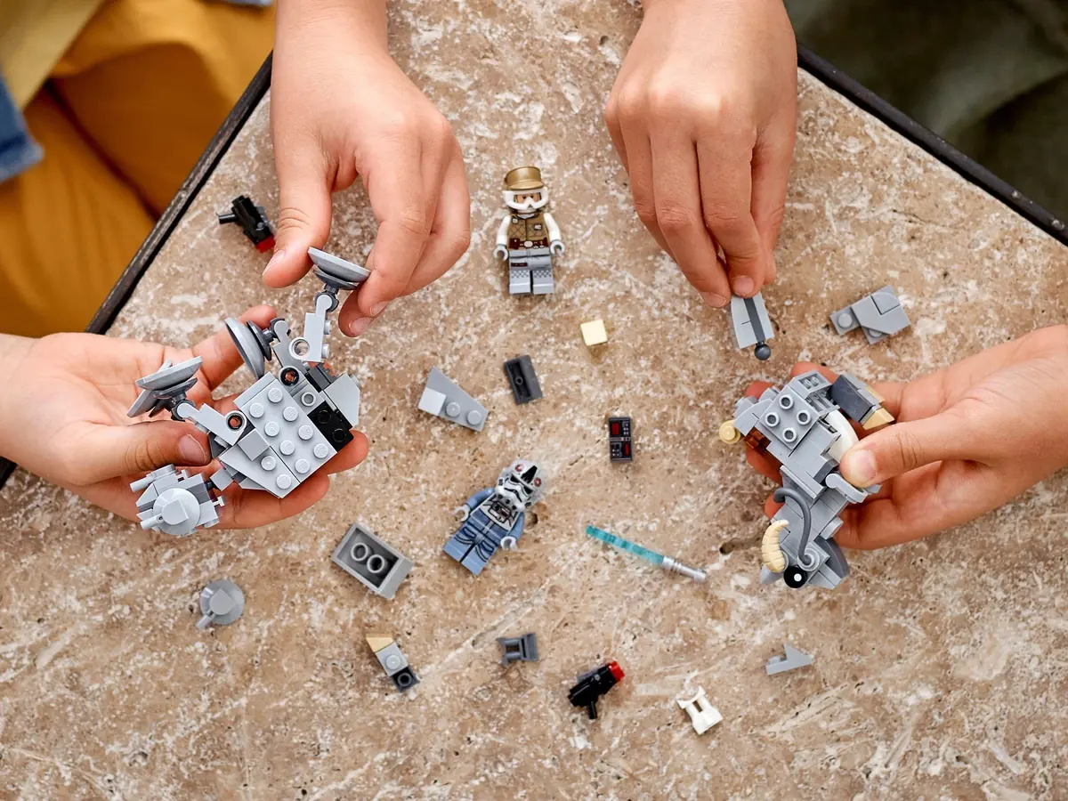 LEGO Star Wars 75298 AT-AT vs. Tauntaun Microfighters set, image 8