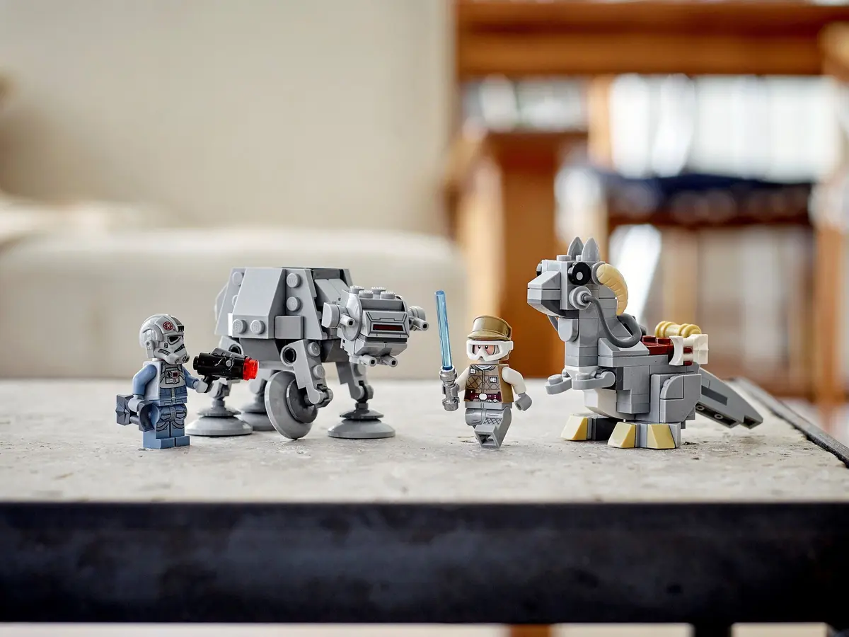 LEGO Star Wars 75298 AT-AT vs. Tauntaun Microfighters set, image 10