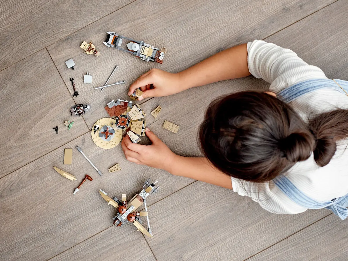 LEGO Star Wars 75299 Trouble on Tatooine set, image 3