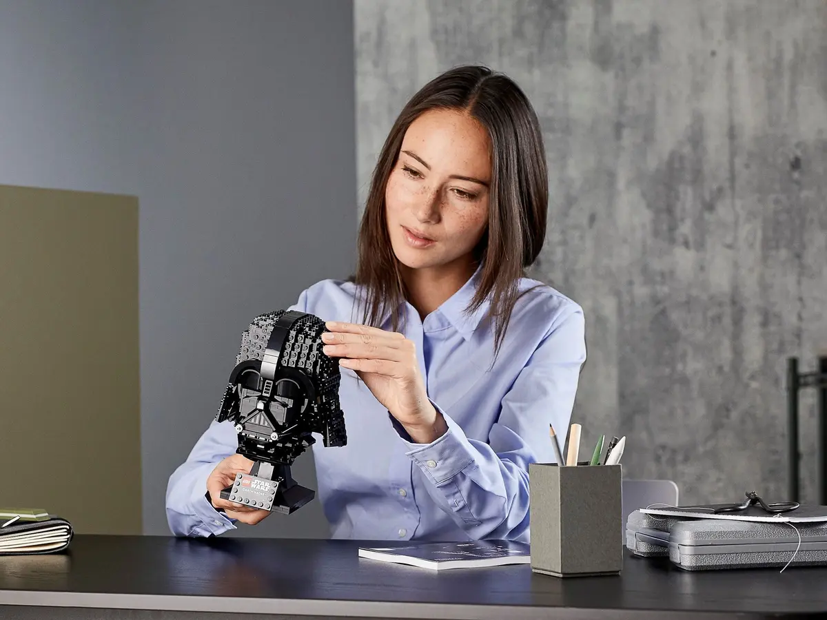 LEGO Star Wars 75304 Darth Vader Helmet set, image 18