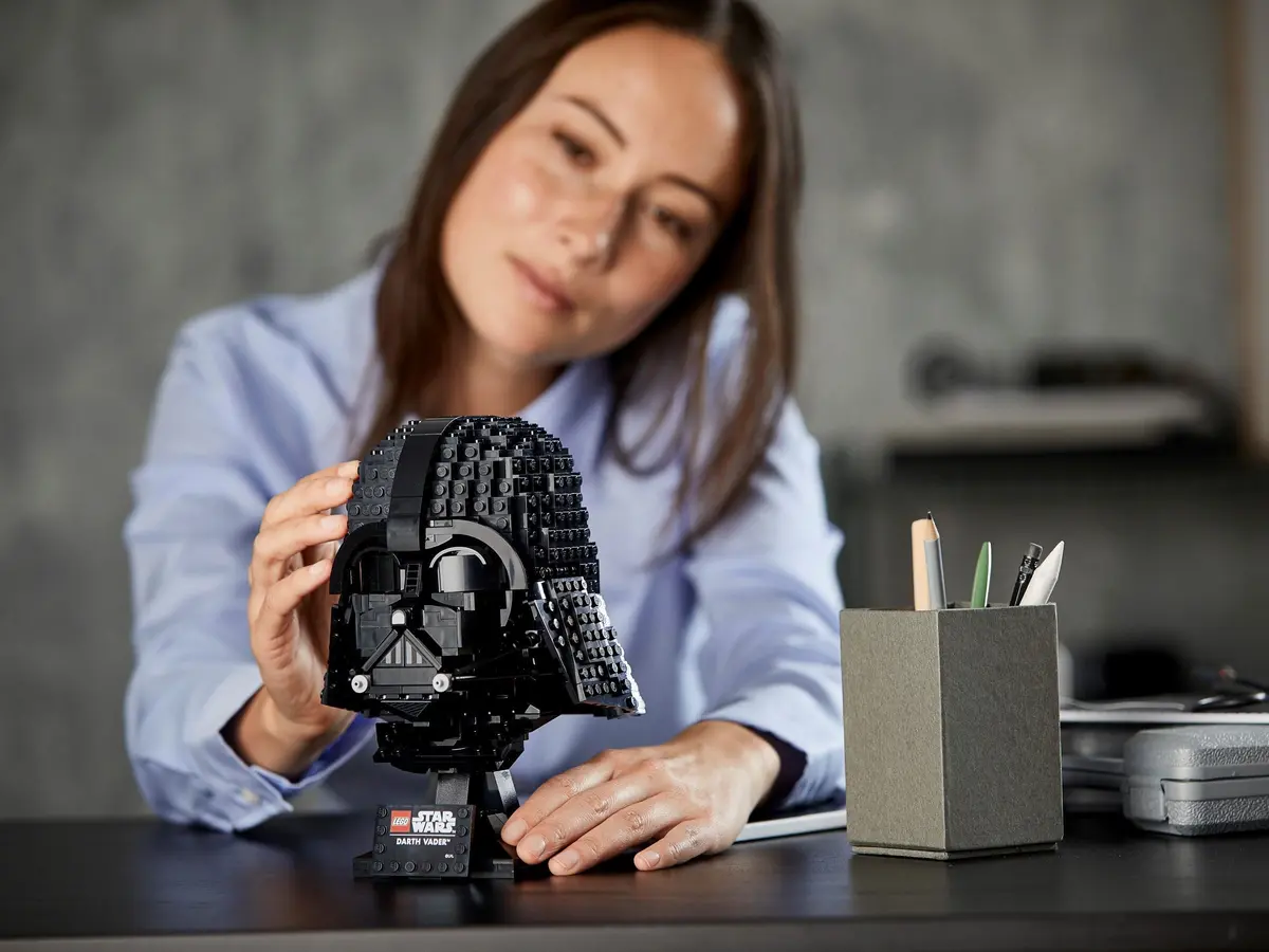LEGO Star Wars 75304 Darth Vader Helmet set, image 3