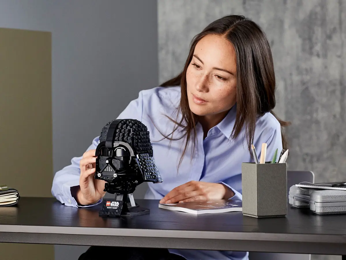 LEGO Star Wars 75304 Darth Vader Helmet set, image 10