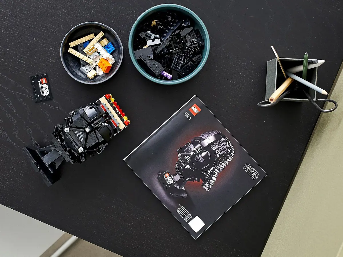 LEGO Star Wars 75304 Darth Vader Helmet set, image 9