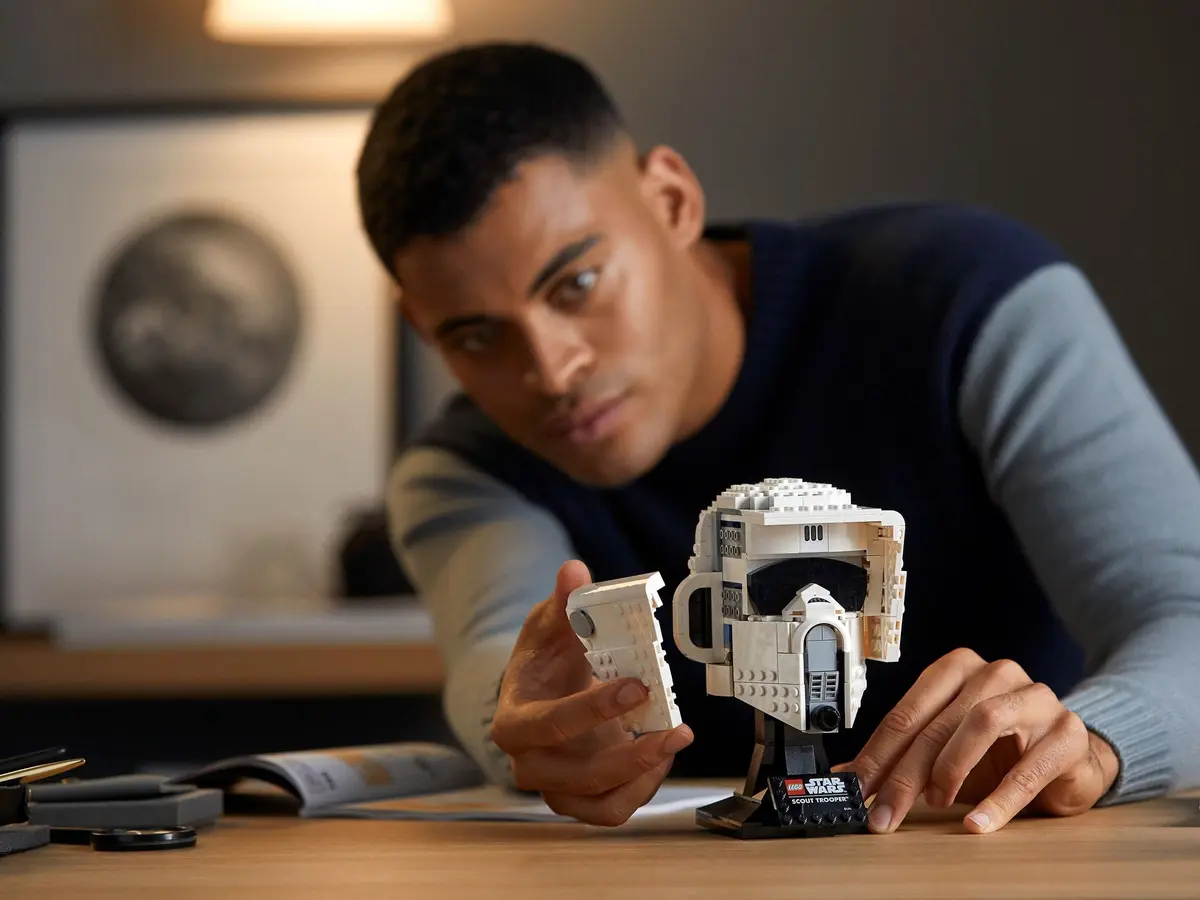 LEGO Star Wars 75305 Scout Trooper Helmet set, image 3