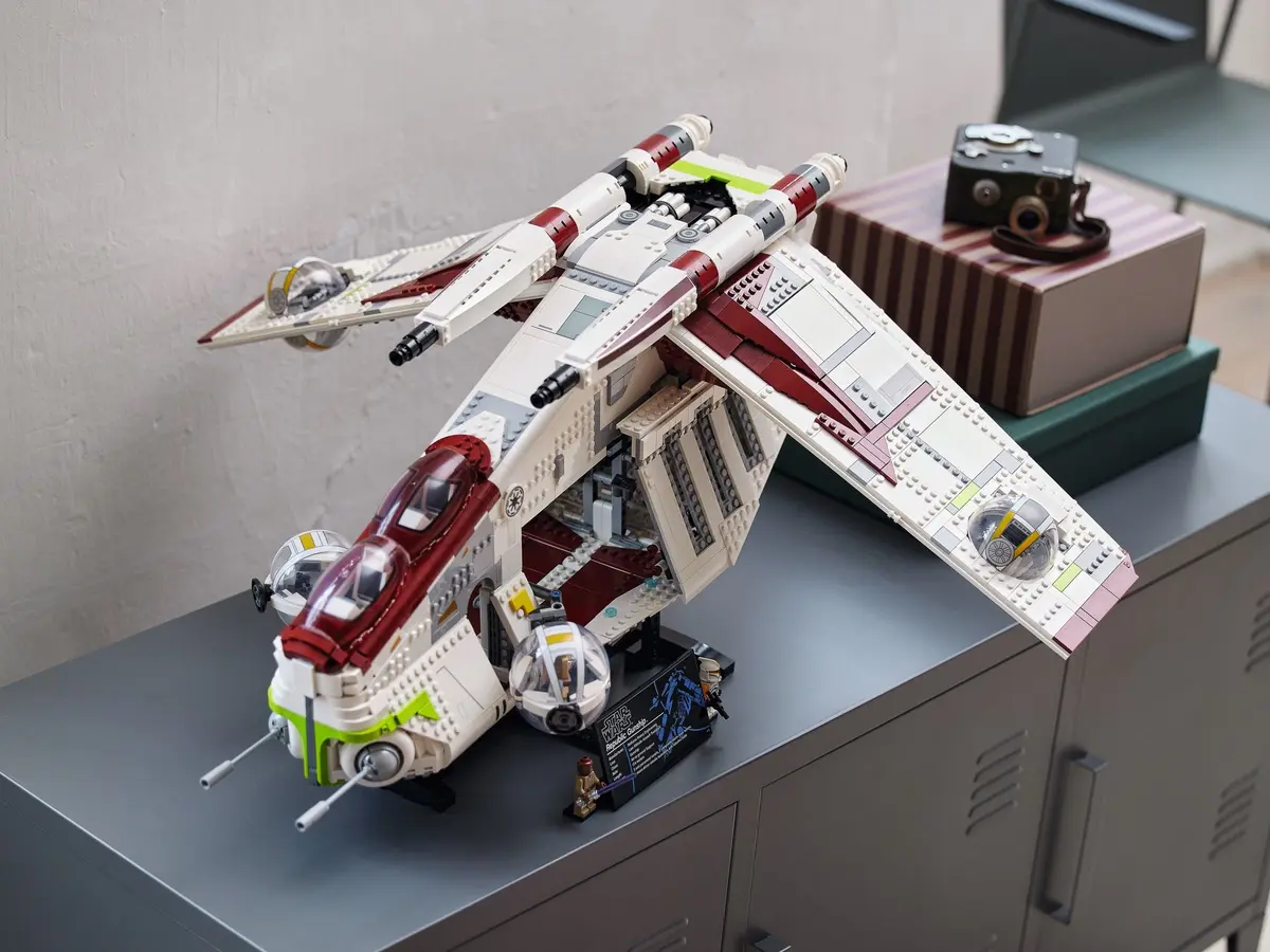 LEGO Star Wars 75309 Republic Gunship set, image 17