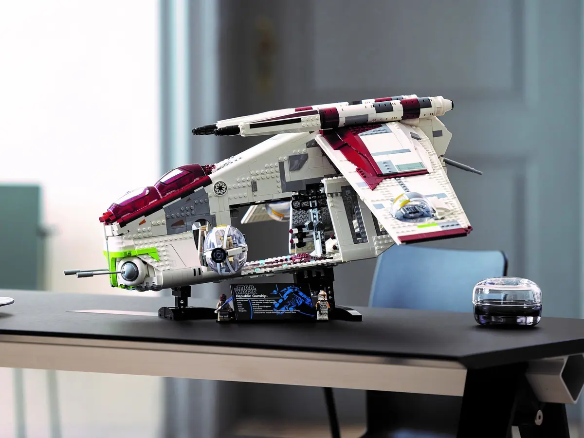 LEGO Star Wars 75309 Republic Gunship set, image 3