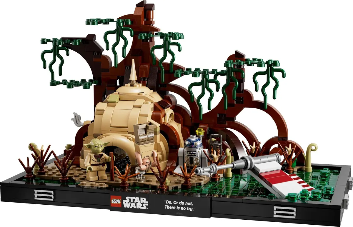 LEGO Star Wars 75330 Dagobah Jedi Training Diorama set