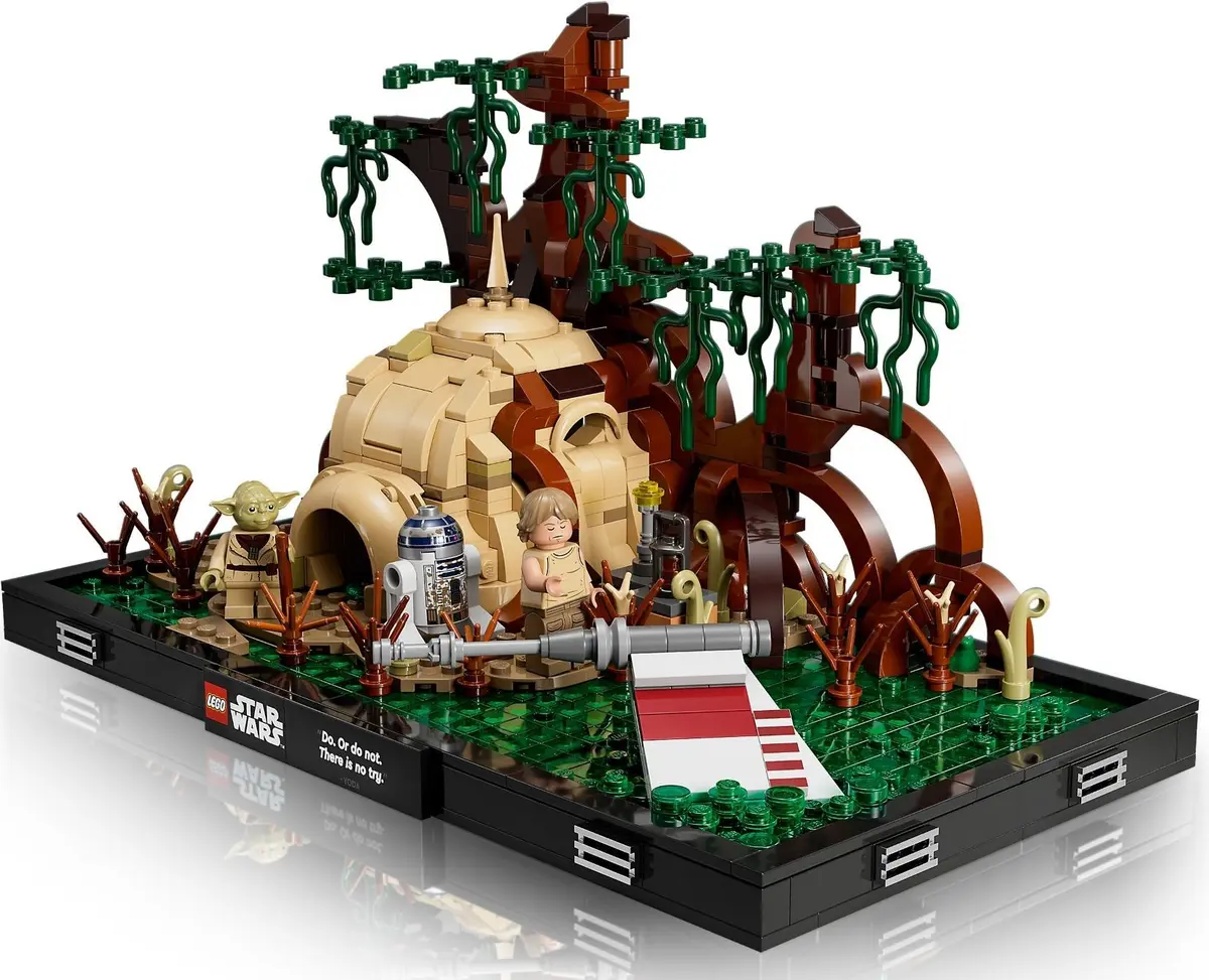 LEGO Star Wars 75330 Dagobah Jedi Training Diorama set, image 3