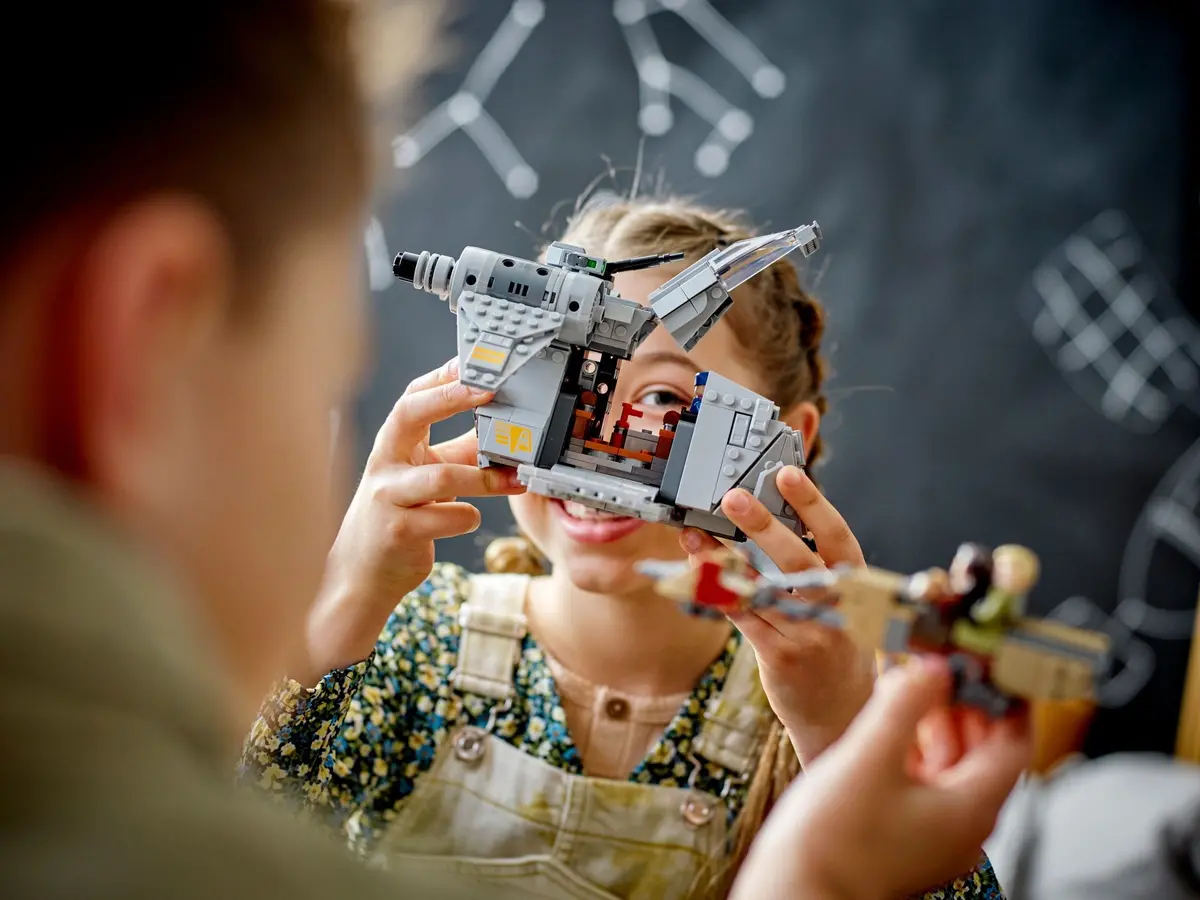LEGO Star Wars 75338 Ambush on Ferrix set, image 4