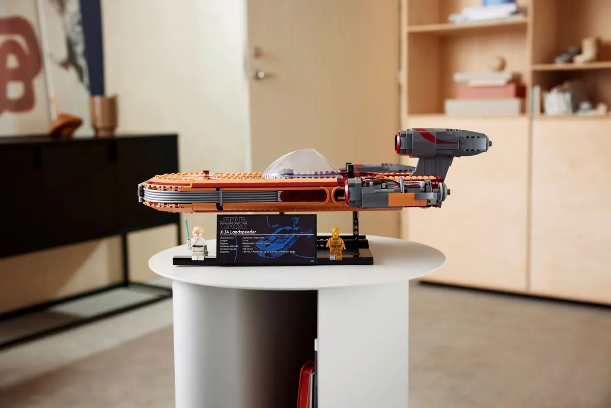 LEGO Star Wars 75341 Luke Skywalker's Landspeeder set, image 3