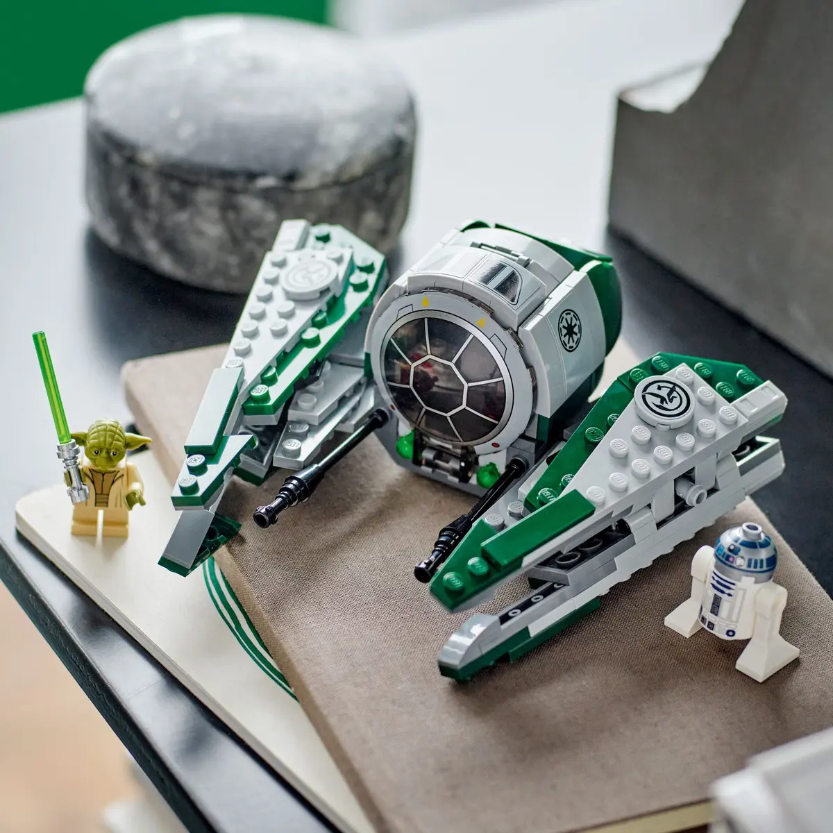 LEGO Star Wars 75360 Yoda's Jedi Starfighter set, image 10