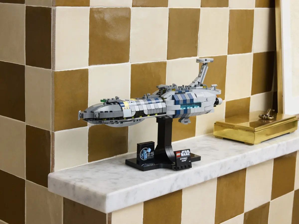 LEGO Star Wars 75377 Invisible Hand set, image 8