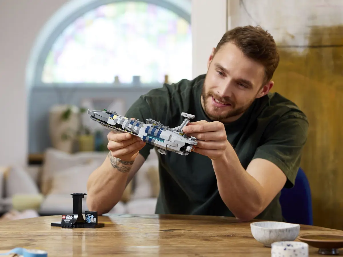 LEGO Star Wars 75377 Invisible Hand set, image 6