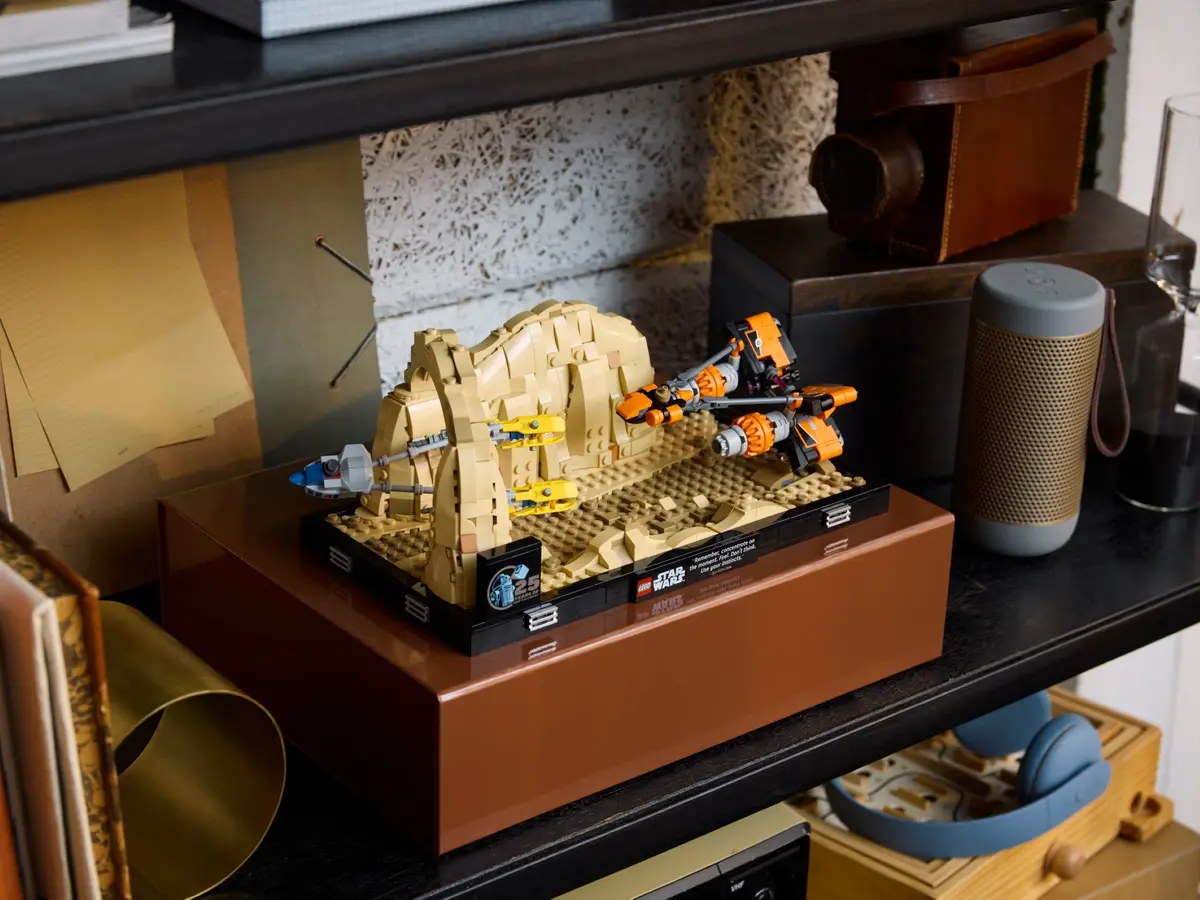LEGO Star Wars 75380 Mos Espa Podrace Diorama set, image 8