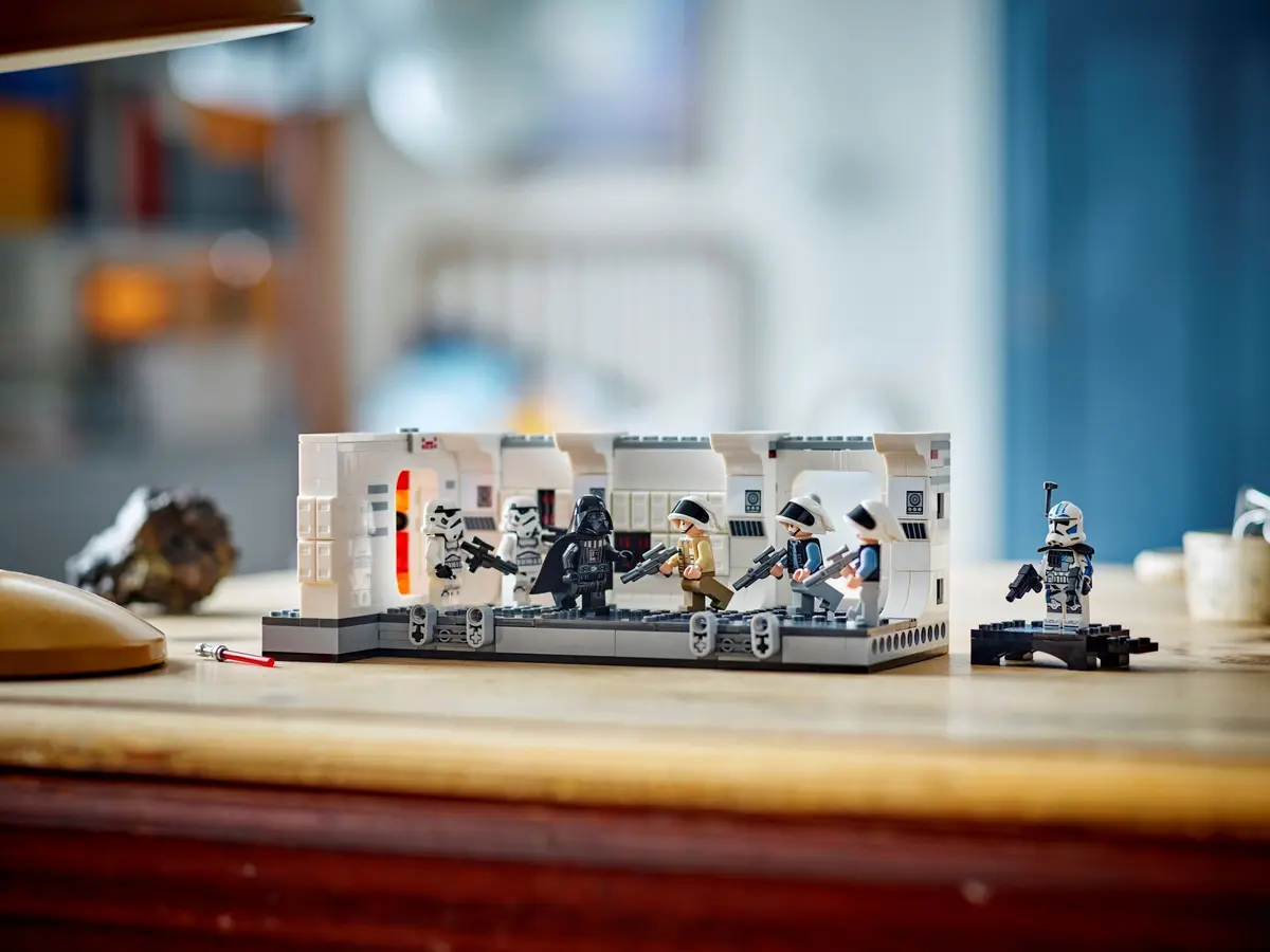 LEGO Star Wars 75387 Boarding the Tantive IV set, image 9