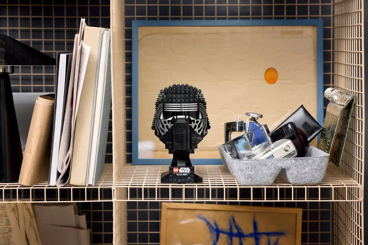 LEGO Star Wars 75415 Kylo Ren Helmet set, image 5