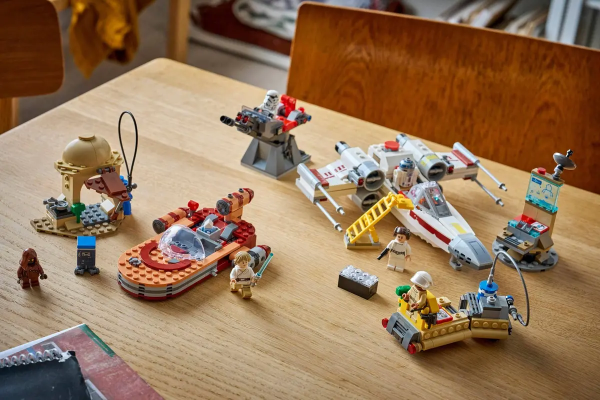 LEGO Star Wars 75420 Luke's Landspeeder set, image 3