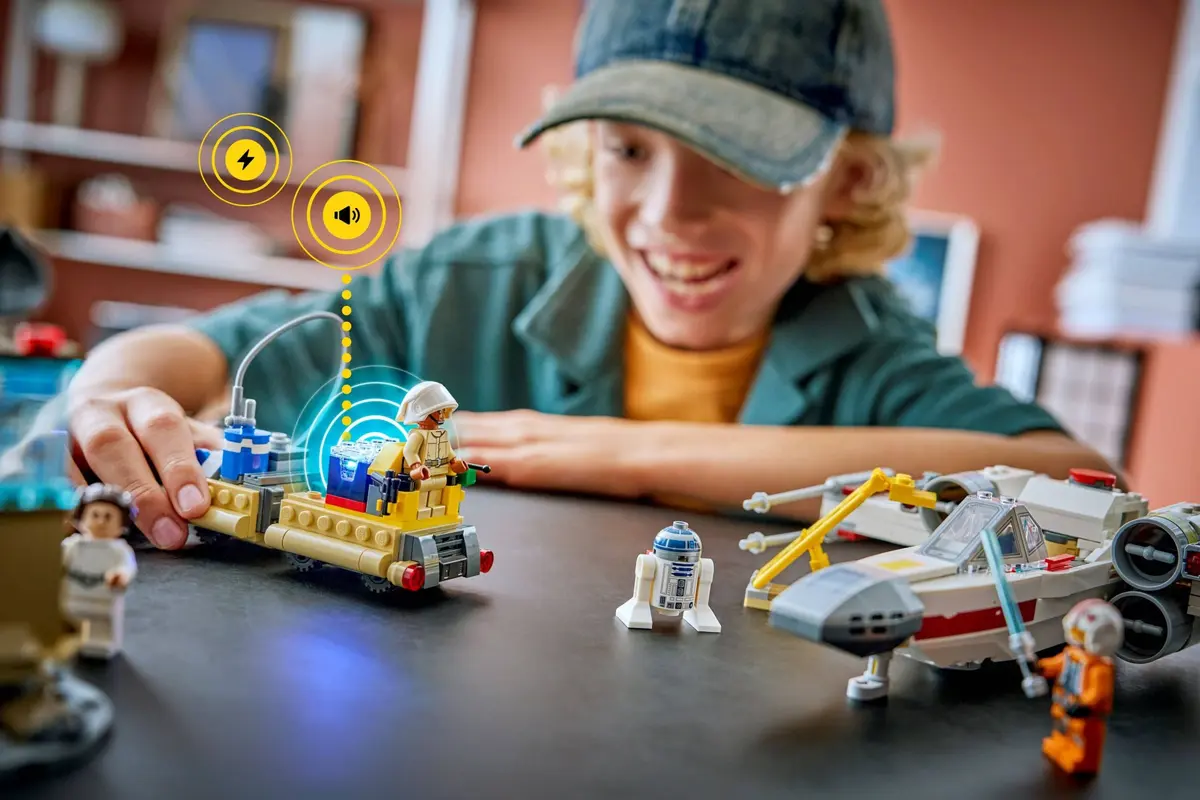 LEGO Star Wars 75423 Luke's Red Five X-wing set, image 7