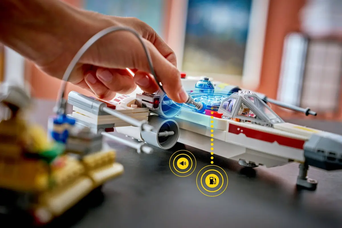 LEGO Star Wars 75423 Luke's Red Five X-wing set, image 9