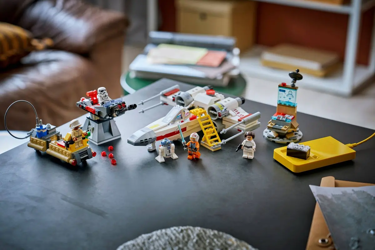 LEGO Star Wars 75423 Luke's Red Five X-wing set, image 12