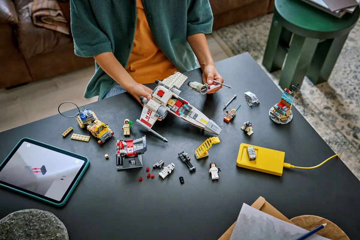 LEGO Star Wars 75423 Luke's Red Five X-wing set, image 4