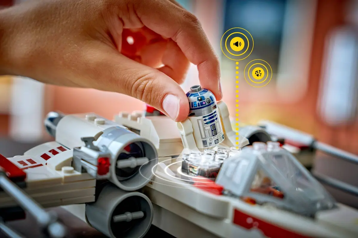 LEGO Star Wars 75423 Luke's Red Five X-wing set, image 8