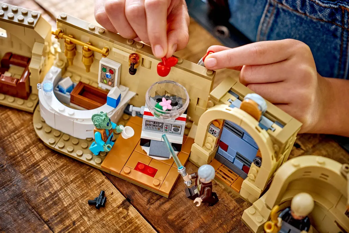 LEGO Star Wars 75425 Mos Eisley Cantina set, image 6