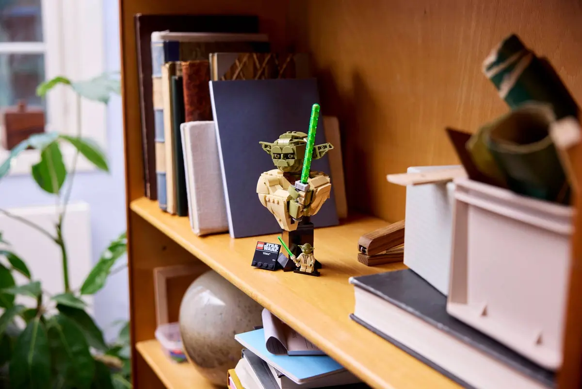 LEGO Star Wars 75438 Yoda Bust set, image 9