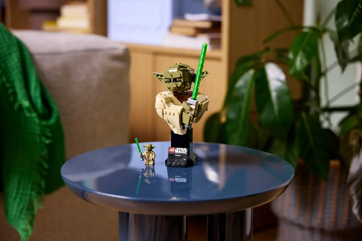 LEGO Star Wars 75438 Yoda Bust set, image 10