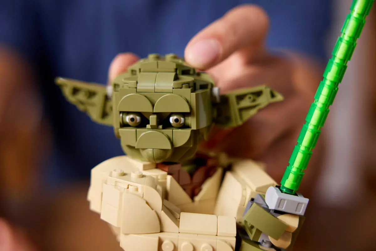 LEGO Star Wars 75438 Yoda Bust set, image 6