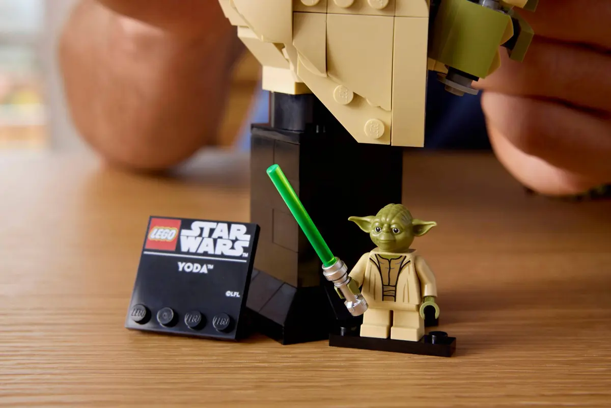 LEGO Star Wars 75438 Yoda Bust set, image 5