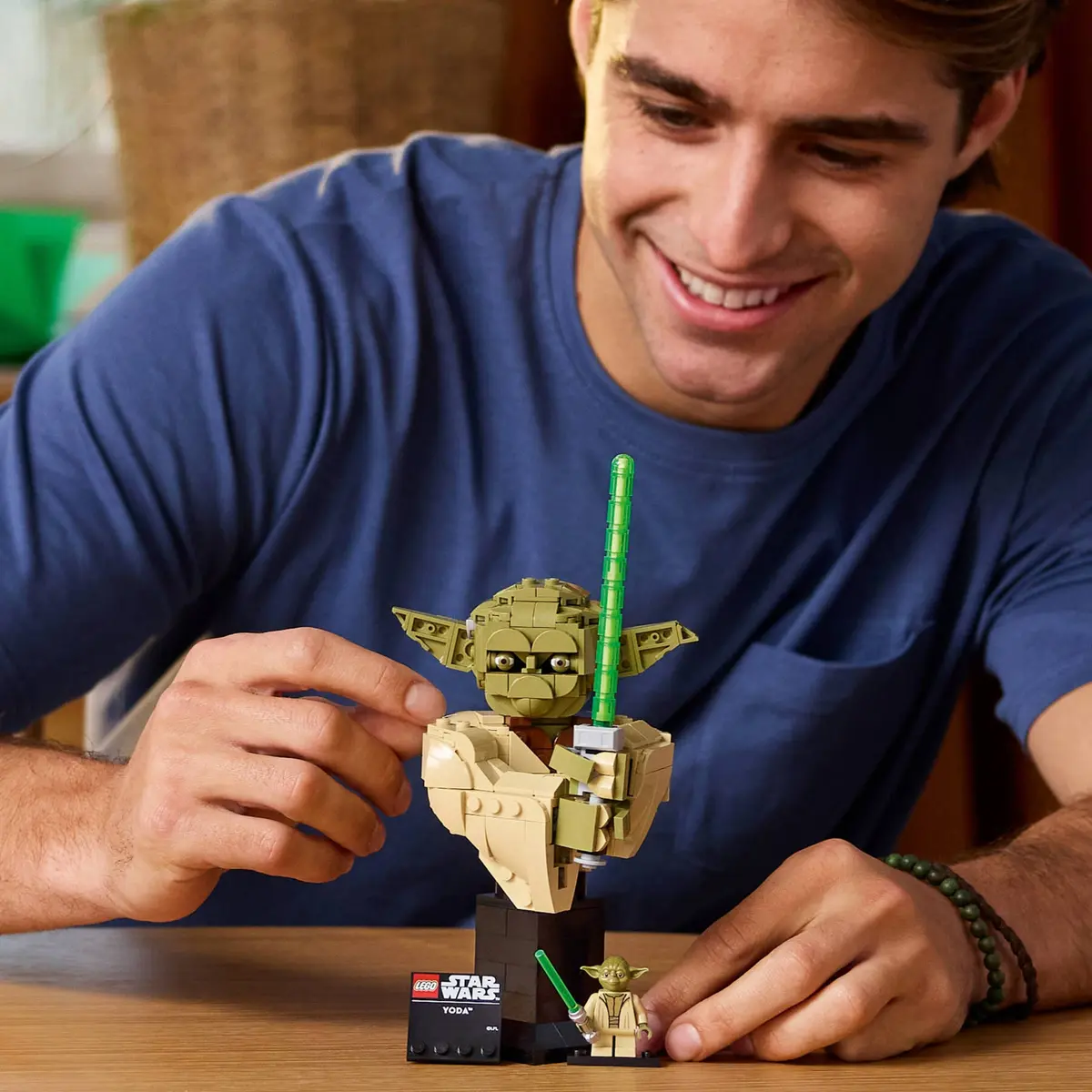 LEGO Star Wars 75438 Yoda Bust set, image 8
