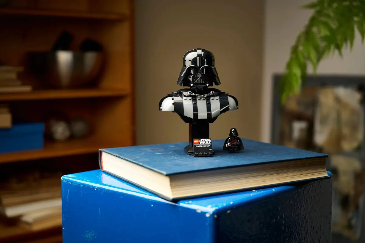 LEGO Star Wars 75439 Darth Vader Bust set, image 11