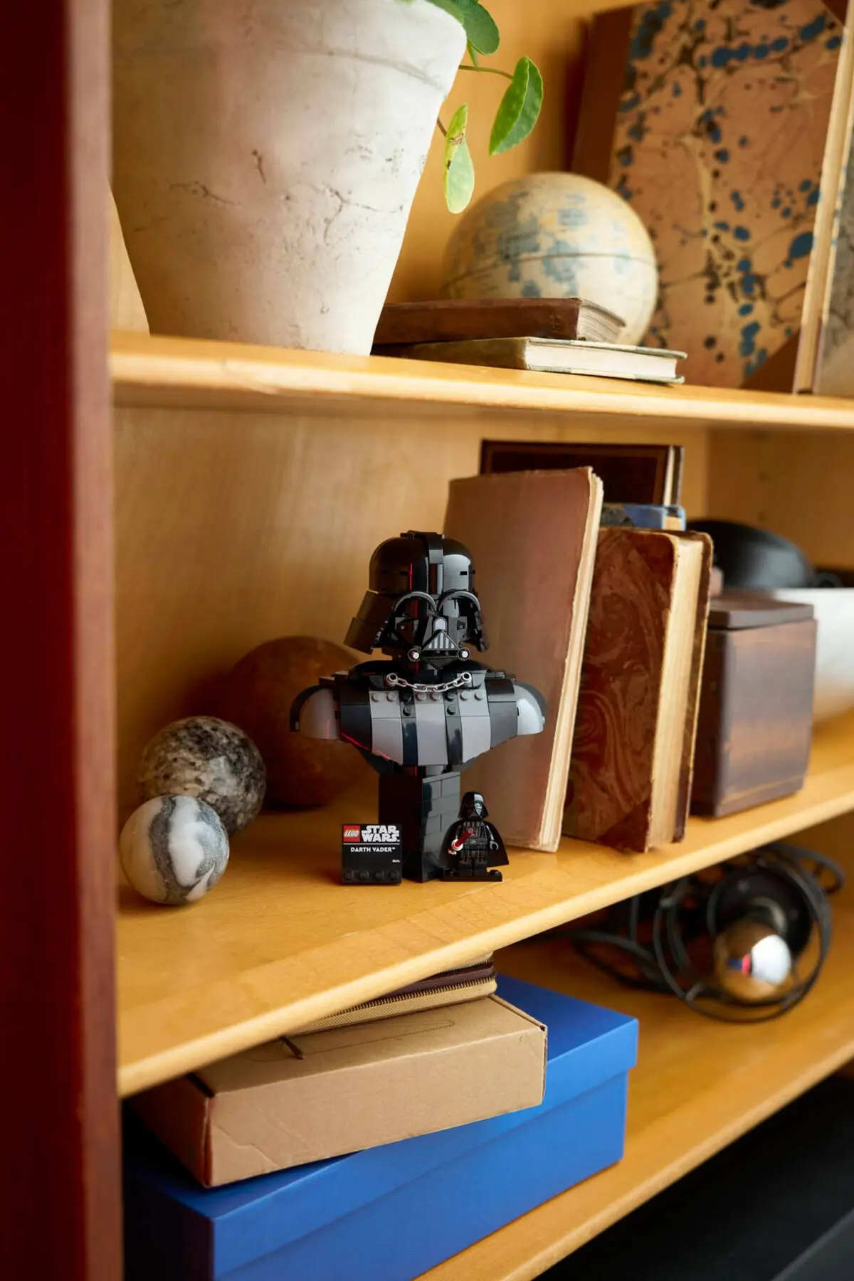 LEGO Star Wars 75439 Darth Vader Bust set, image 9